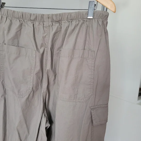 Women's Taupe High-Rise Cargo Parachute Pants - Picture 7 of 8